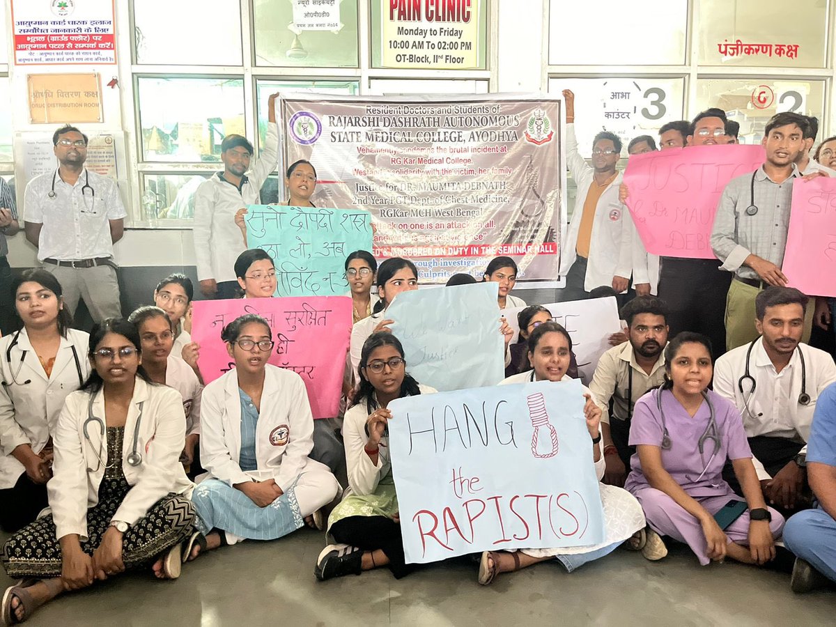 imajdnnational's tweet photo. Uttar Pradesh: Junior doctors from Rajarshi Dashrath Autonomous State Medical College, #Ayodhya carry out a protest march over RG Kar Medical College and Hospital rape-murder case

@ANI @PTI_News @htTweets @TOIIndiaNews @DrDhruvchauhan @IndiaToday @aajtak

#RGKarIncident #Kolkata https://t.co/OAw44wSupF