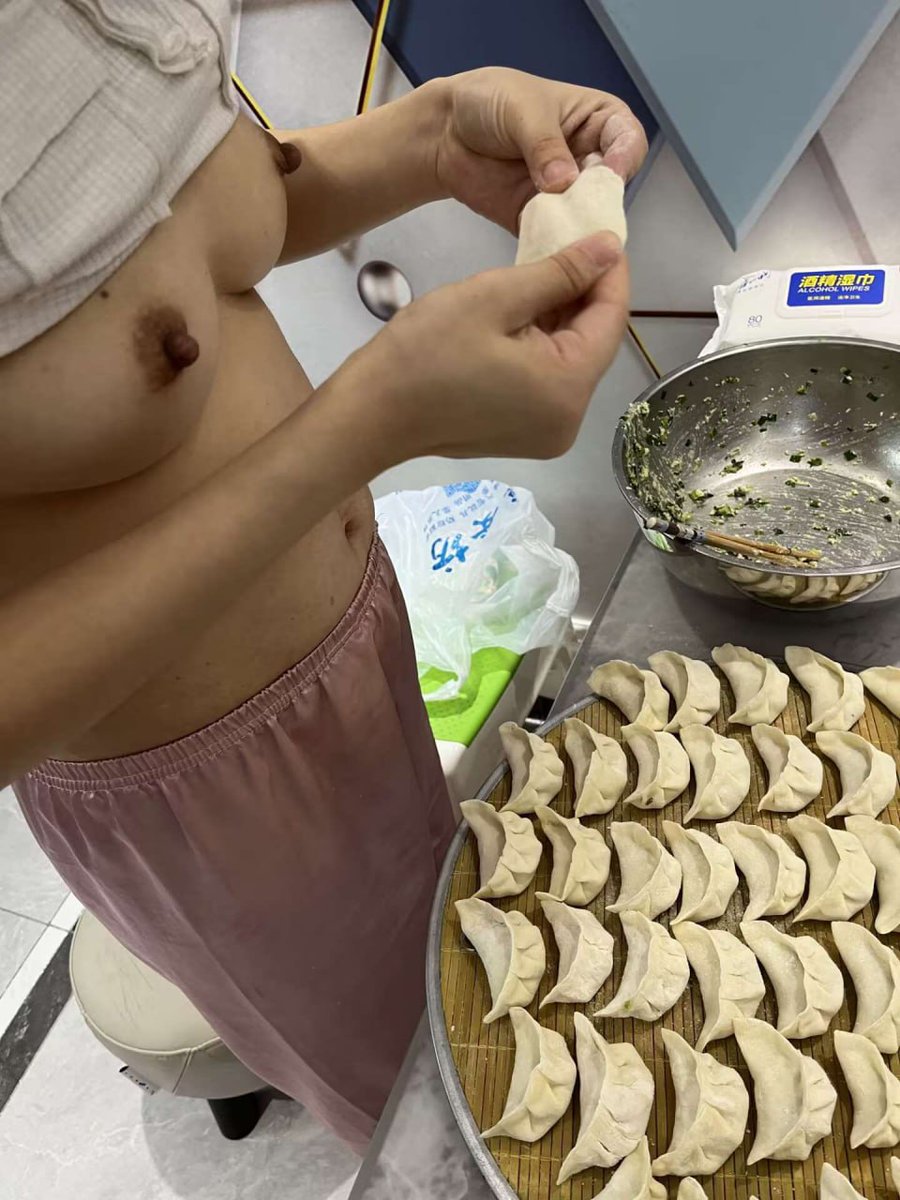 BRgjwNnEiRFlajH's tweet photo. 吃饺子玩嫂子 #骚货 https://t.co/Bs7sg5OmYQ