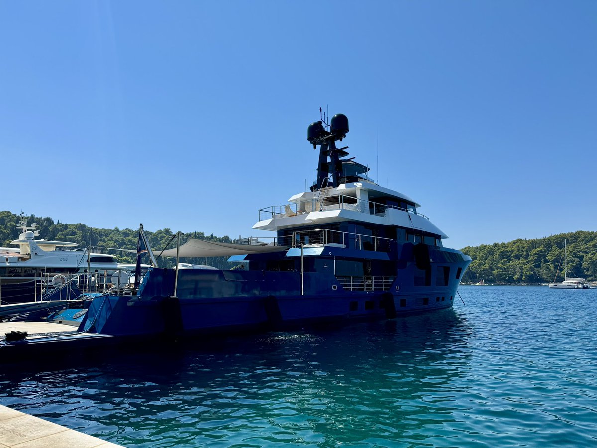 mattjameswright's tweet photo. King Benji - sleeps 10, crew of 10, 4 jet skis, 40ft tender, water slide & climbing wall - yours for €275k per week.
Who’s in? 😂
#kingbenji https://t.co/TJfk9GwQrJ