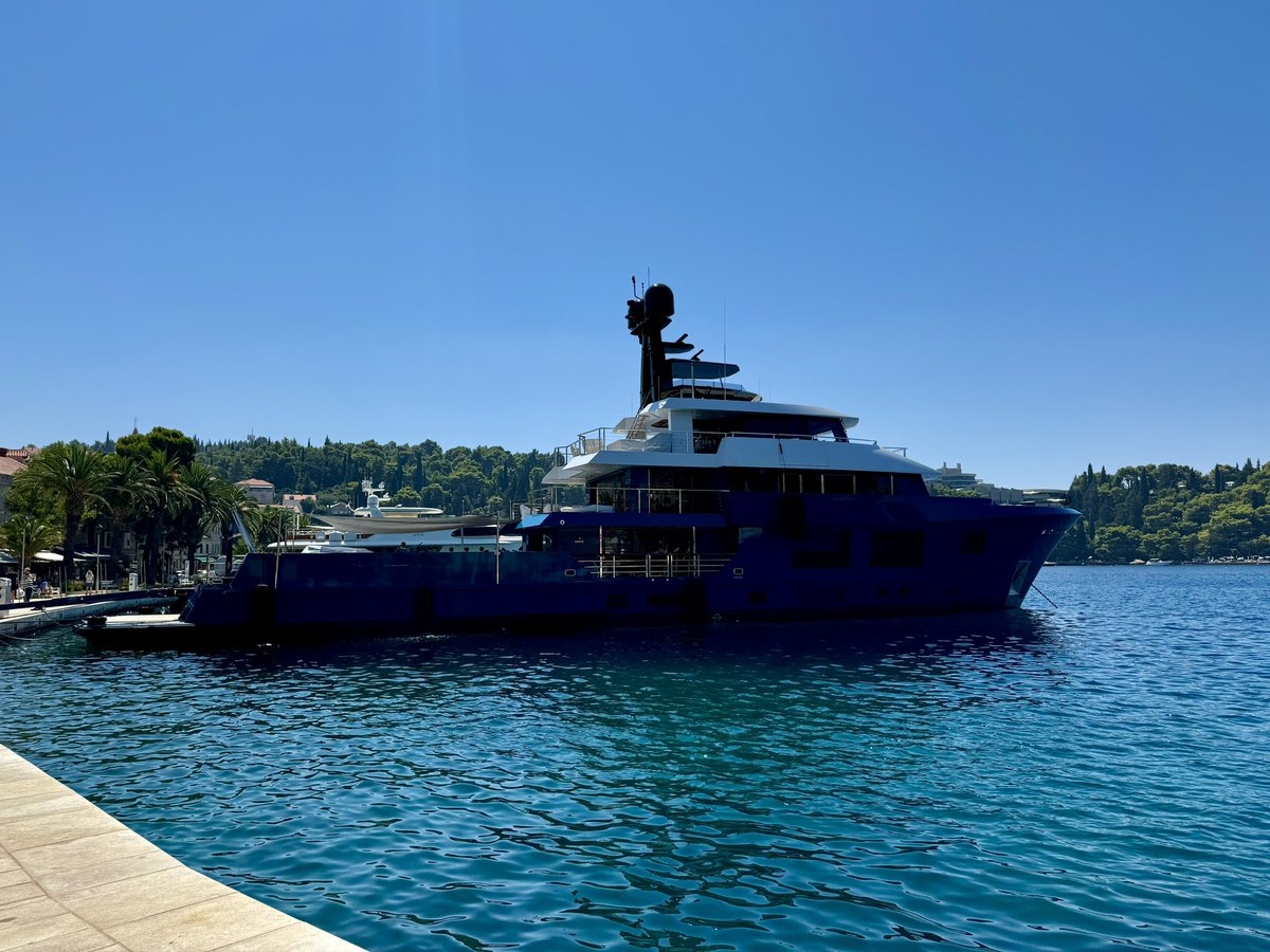 mattjameswright's tweet photo. King Benji - sleeps 10, crew of 10, 4 jet skis, 40ft tender, water slide & climbing wall - yours for €275k per week.
Who’s in? 😂
#kingbenji https://t.co/TJfk9GwQrJ