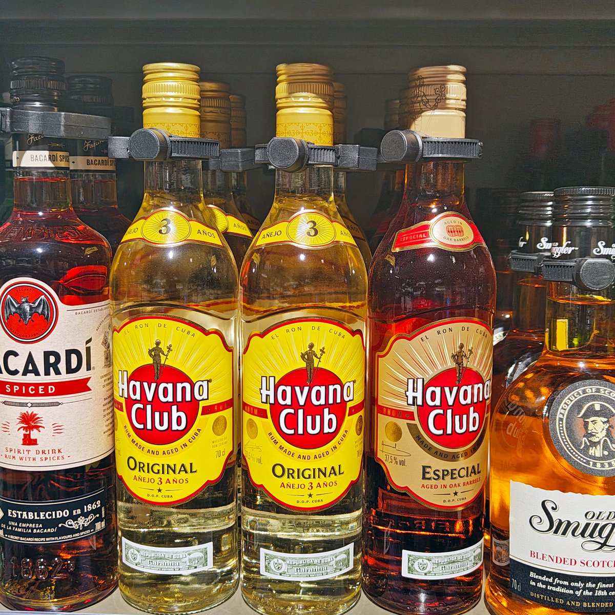 resatec's tweet image. 💡 Voorkom diefstal van sterke drank

1️⃣ Ontmoedig dieven met onze detectiepoortjes 
2️⃣ Veiligheid met bottle tags – Onmogelijk om een fles in de winkel te openen zonder de juiste ontkoppelaar.
3️⃣ Houd alles in de gaten met camerabewaking – Scherpe beelden en real-time meldingen