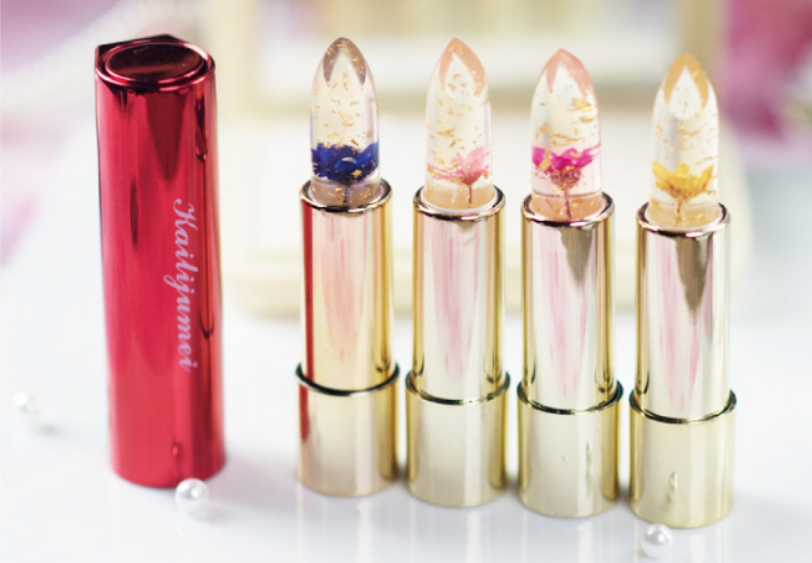 Kebayang ga sih ada bunga dalam lipstik? Barang yang satu ini udah pasti seru dibawa ke mana-mana. Cocok banget nih buat kado si dia! #lipstik #hadiah #kado