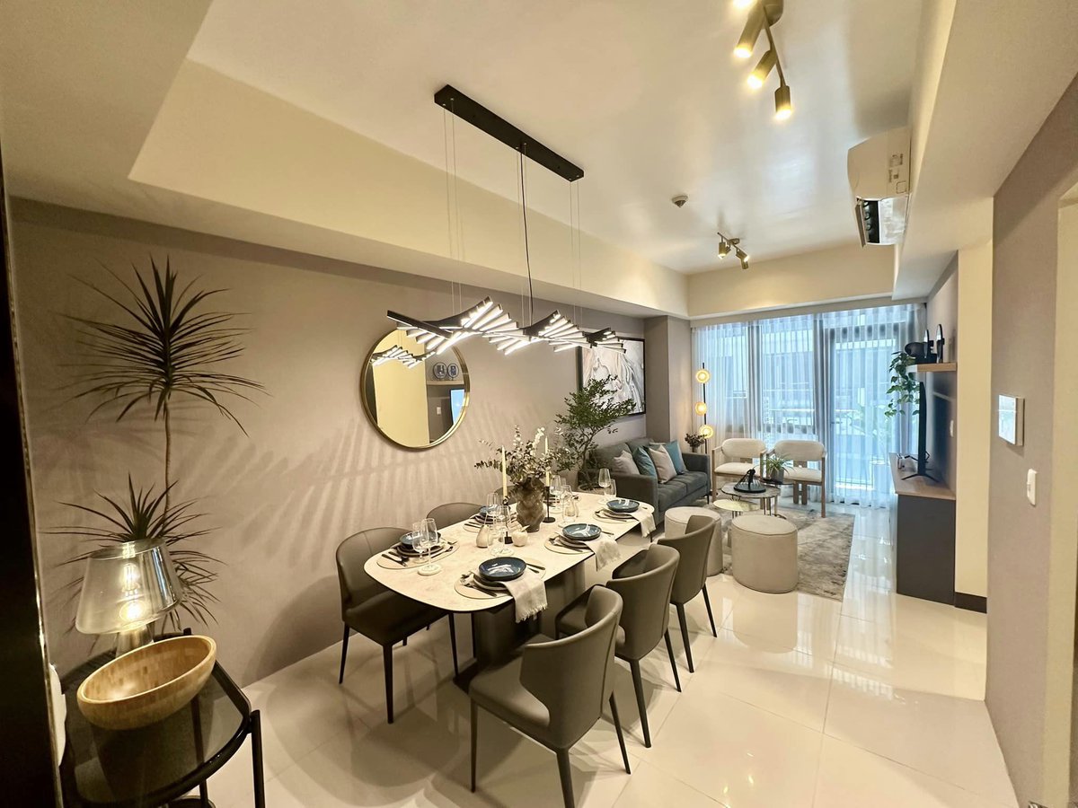 gmasportsph's tweet image. CARLOS YULO’S THREE-BEDROOM CONDO IN MCKINLEY HILL 

LOOK: Megaworld Corporation posted photos of Carlos Yulo&apos;s new residence in McKinley Hill!