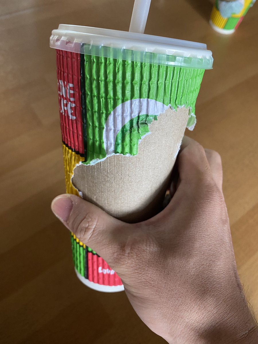 saya_dave's tweet photo. Aku rasa boost ni kena upgrade sikit cup dorg.. maybe sbb for environment friendly tapi ni aduhh sedih tgk. #boostjuice https://t.co/F2gjY8RSje