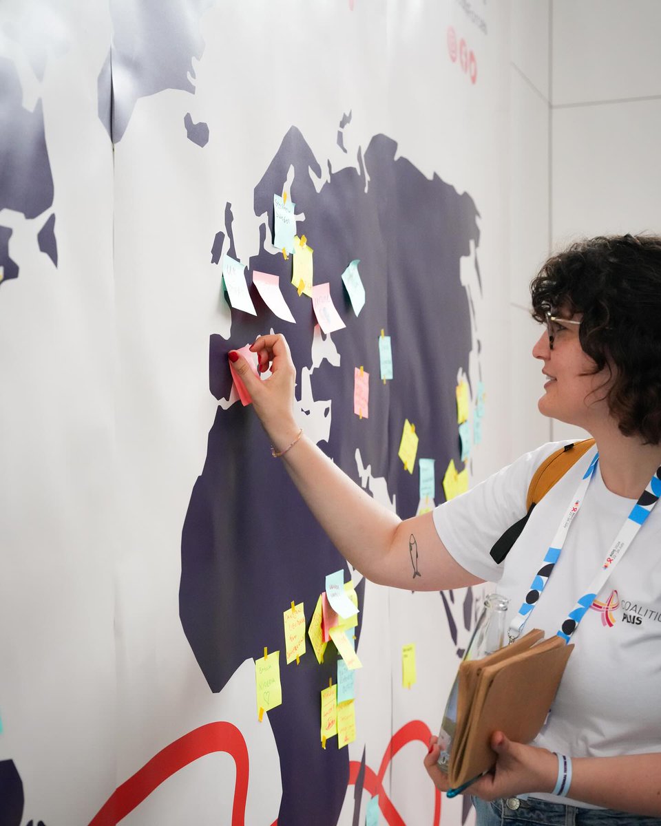 aidsyouthforces's tweet photo. Missing the @AIDS_conference? Check out the Youth Pavilion photos by visiting 👉🏼https://t.co/5ENl3o2cYP

Help us complete the feedback survey 👉🏼https://t.co/w9kjknbEZH https://t.co/hDPx1CNp20