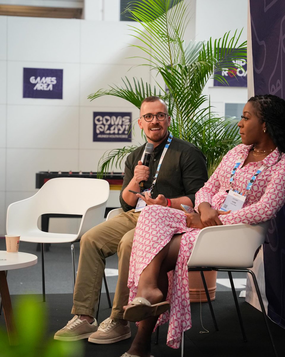 aidsyouthforces's tweet photo. Missing the @AIDS_conference? Check out the Youth Pavilion photos by visiting 👉🏼https://t.co/5ENl3o2cYP

Help us complete the feedback survey 👉🏼https://t.co/w9kjknbEZH https://t.co/hDPx1CNp20