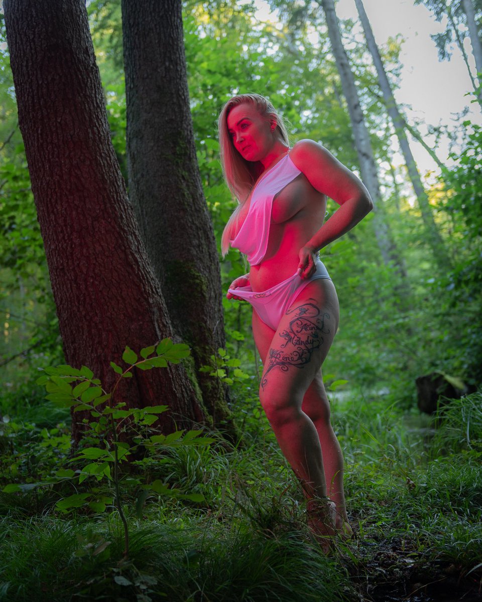 Fotomodel_JM's tweet photo. Danke lieber Olaf 🫶
#modellife #foto #fotomodels #dessousdeplat #bikini #bikinis #bikinilife #bikinimode #wald #wood #i #instagram #instagood #instalike #instalove #tattooart #tattooideas #color #colors #colorful #münchen #bayern#water#colour #colours https://t.co/aWXpnCqgrJ
