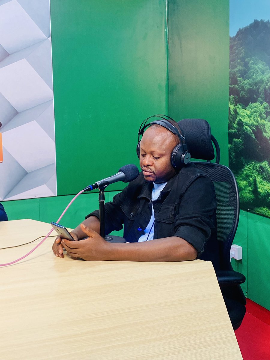 Twageze mu mwanya w’ikiganiro imvano ‼️

Muri studio za Radio Umwezi turi kumwe na Muhire Lambert, Jean de Dieu, Nkuyemuruge ndetse na Elias.

Uno munsi turi kuganira kungingo igira iti “Minisiteri yibikorwa-remezo irasabwa byinshi muri mandat”.

#umwezifm #95.3 #imvano