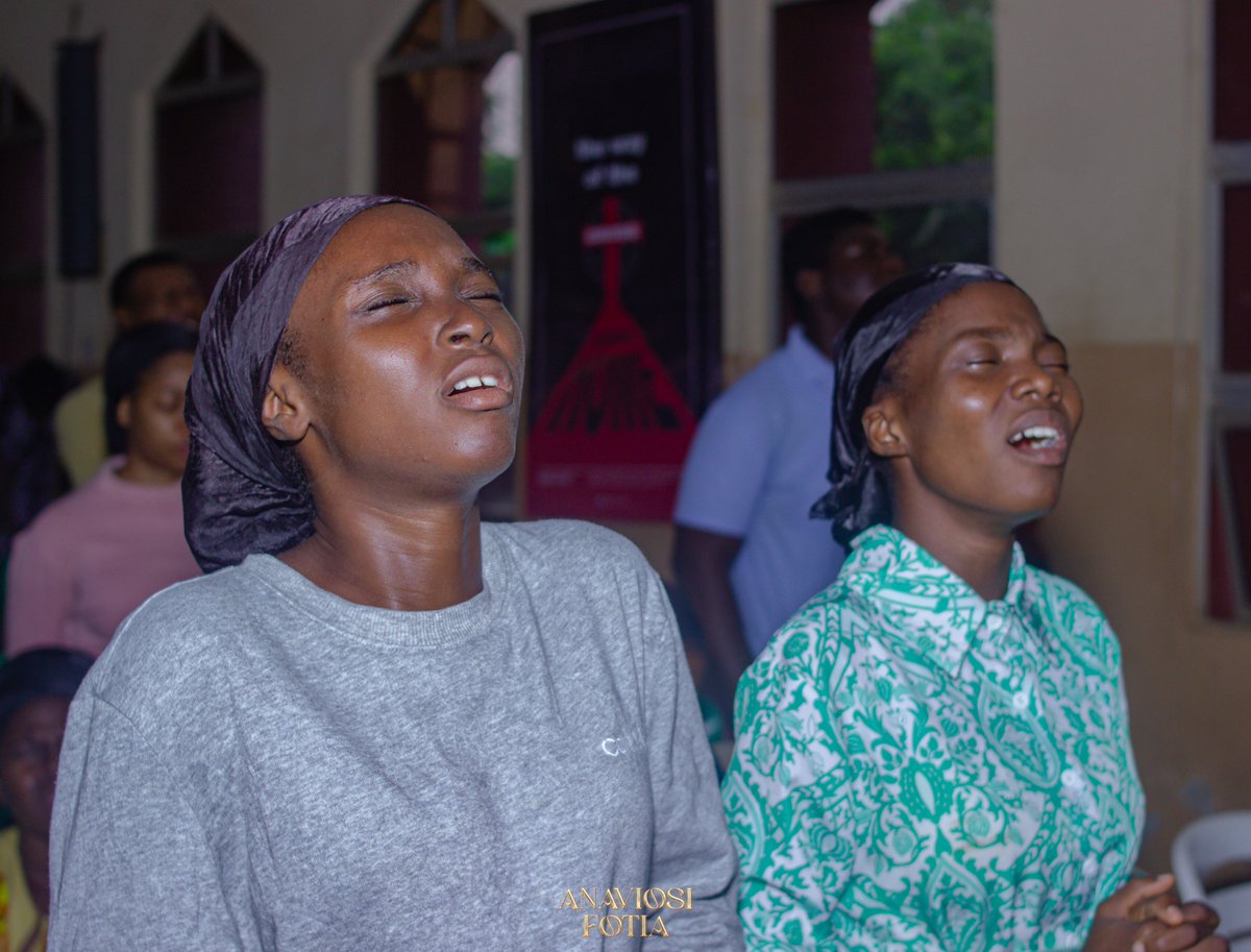 FutaDlcf's tweet photo. There was a mighty outpouring of the Spirit of academic excellence. 🔥

Even more, long-standing academic yokes of failure were destroyed through the powerful prayers of the man of God. 🤲

It was a supernatural encounter indeed!

#dlcffutaprays
#prayerweek
#academicdeliverance https://t.co/Ex9IXSeDFS