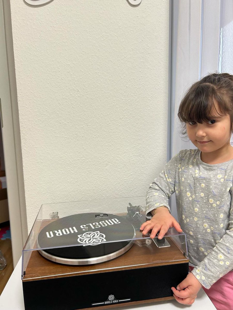 share with #angelshorn , Spark Your Child's Musical Journey with AngelsHorn's Entry-Level Turntable Gifts