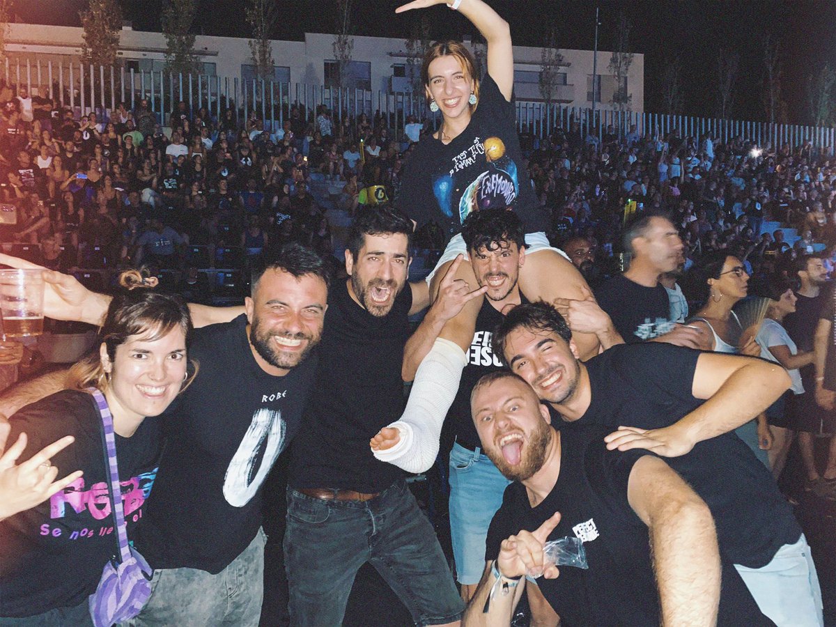 perfectodesordn's tweet photo. Este finde le hemos pegado una visita al #robe en Sant Feliu de Guixols 🍻

Como siempre, un conciertazo 🎤 https://t.co/xJTAXObfNt
