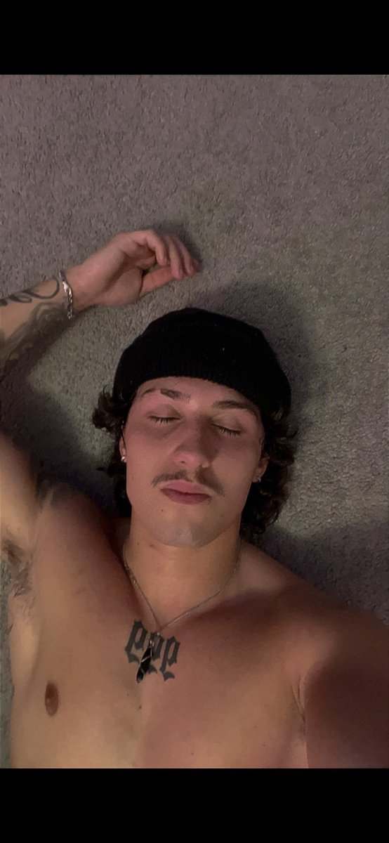 Dead after my run who’s up and wants to have fun sub for free or add back on SC⬇️
onlyfans.com/italianstallio…

snapchat.com/t/Oo88HpZn