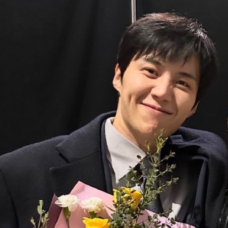 tteokkbokkie's tweet photo. The Actor :                       vs           The ART : https://t.co/5TK7DkZIYG