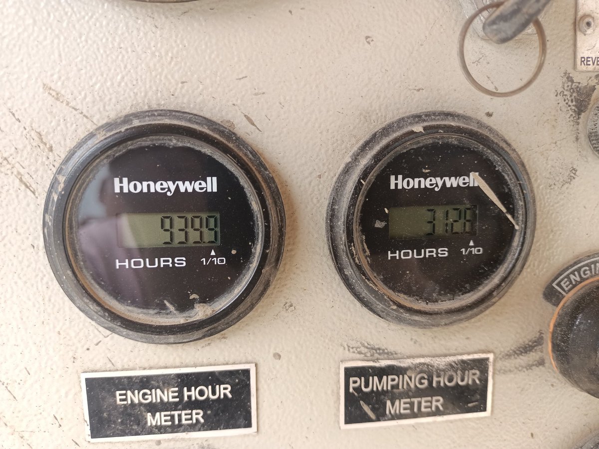 FinaviyaMayur's tweet photo. @aquariusengg in my pump some issues regarding engine and engine oil. Problems is that oil fully burn in 100 hrs and that happens in 2 times. I registered complaint but no still no response. Plz resolved my problem and machine is still under warranty https://t.co/PctyBZ2TRZ