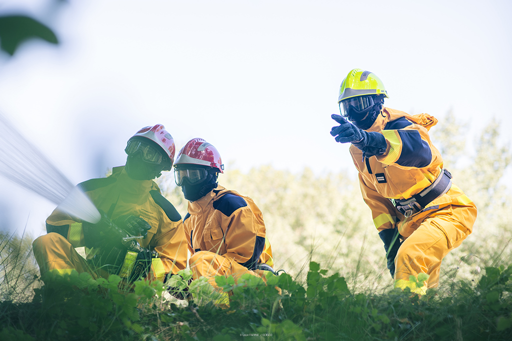 Pompiers03's tweet photo. [#TENUESFDF]

1/3
🔥Le retour d’expérience, tant à l’échelon local que national, souligne l’évolution constante de nos techniques de lutte et de protection face aux risques liés aux feux de forêts et d’espaces naturels. https://t.co/DCkK1Naf2m