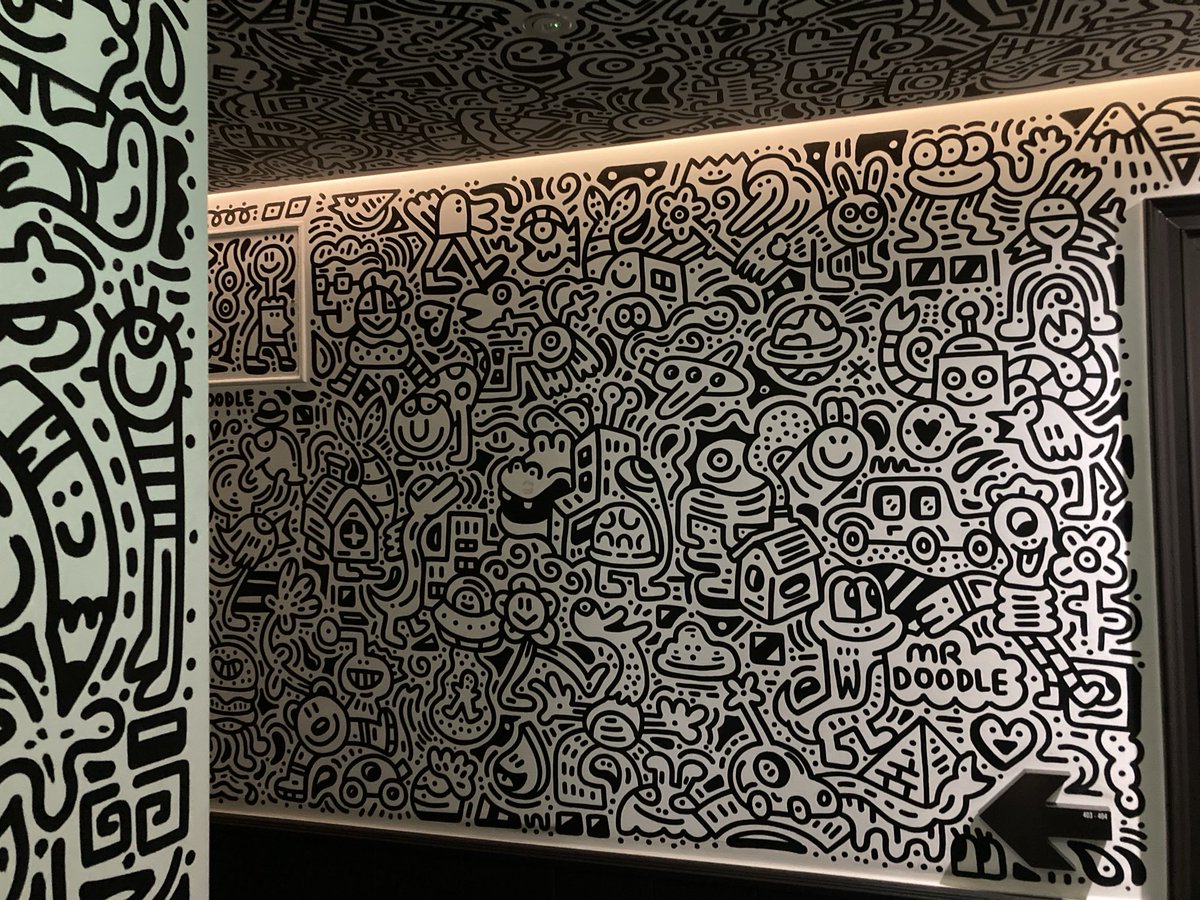 We had our own Mr Doodle wall art at the hotel where we stayed in London, yesterday!  ⁦⁦<a href="/ExhibitionistLN/">Exhibitionist Hotel</a>⁩ ⁦<a href="/itsmrdoodle/">Mr Doodle</a>⁩