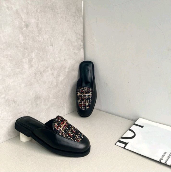 krmitaaji's tweet photo. Yumiko Sandal
Sendal yang punya bantalan empuk dan nyaman bgt😭 penyelamat aku klo lagi pergi sma kondangan karna bikin looks tambah elegant 🤭 

Sendal simple penyelamat buat kaki yg burik atau belang😆 yg penting ga bikin lecet bund

Shopee nya disni ya https://t.co/0oGk2S9rpd https://t.co/QAVoUscJzA