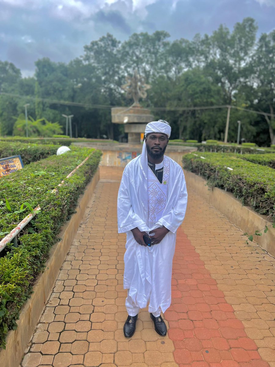 Rappxee01's tweet photo. Happy 26th Birthday Anniversary To Myself 🌹 https://t.co/cmM4khJktR