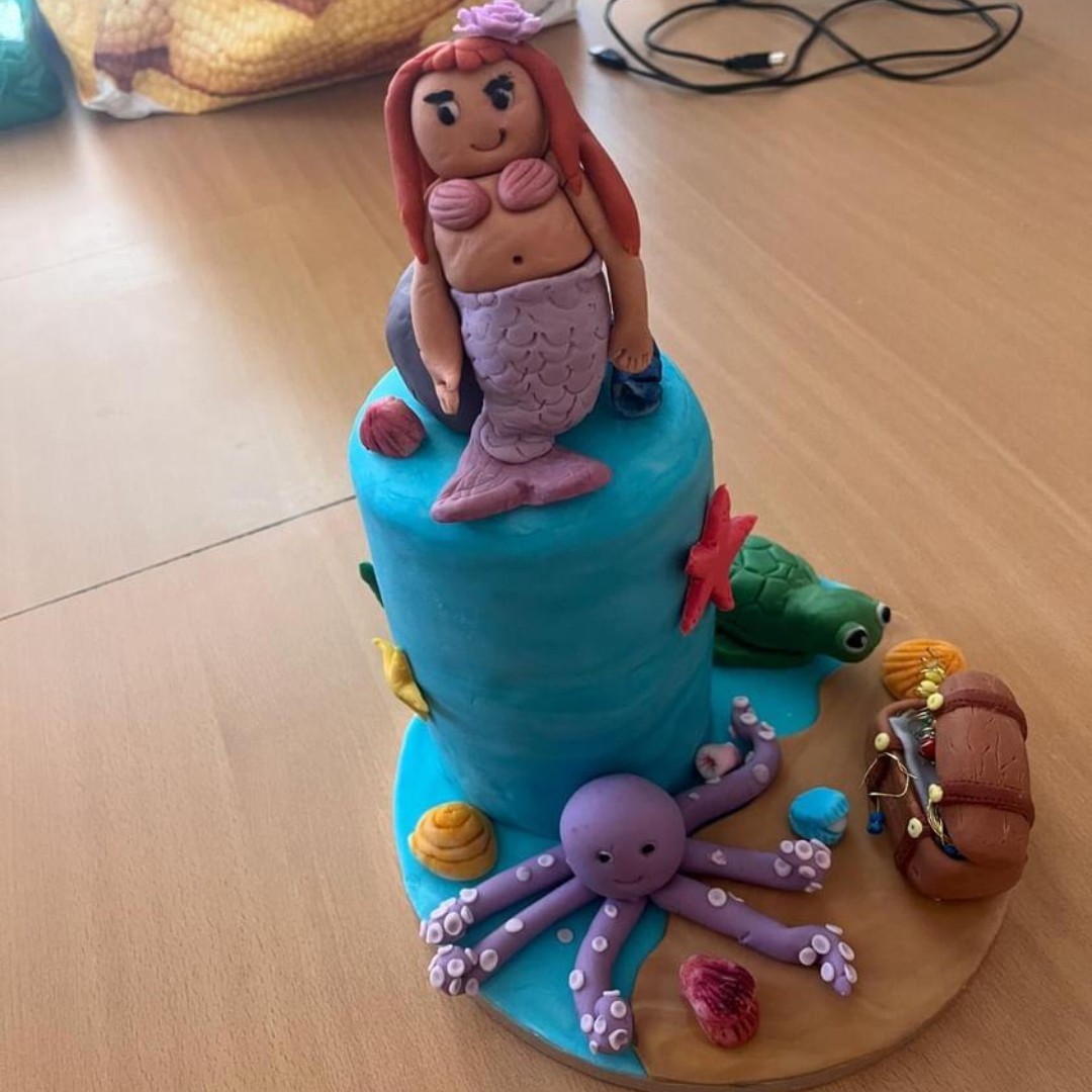alwcymru's tweet photo. Check out our Caerphilly learners Under The Sea theme work! So much detail! Amazing work! Well done everyone!
#adultlearningwales #sugarcraft #cakedecoratingclass #cakedecoratingtutor #undertheseacake #sugarcrafttutor #Caerphilly https://t.co/PT0XR67lDB