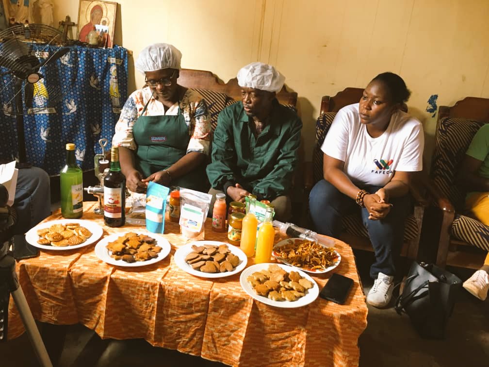 fridolinngoulou's tweet photo. #Centrafrique: l'Institut Pasteur de #Bangui entame le processus de vérification des conformités des produits transformés par des membres de la #FAFECA
Dans le but de garantir la conformité des produits alimentaires transformés par des associations membres de la Fédération des Associations des Femmes Entrepreneures de Centrafrique (FAFECA), un partenariat a été conclu avec l’Institut Pasteur de Bangui. 
Dans ce cadre, une visite de terrain a été organisée ce mardi 13 aout 2024 au sein des unités de production de Agros 2000 et Waky Groupe, des structures de transformation des produits alimentaires.
L’objectif de cet exercice est d’accompagner ces structures et bien d’autres membres de la FAFECA à aller vers la certification ISO afin de s’ouvrir au marché international
@I_P_Bangui @FAOAfriqueCent @MediasOubangui