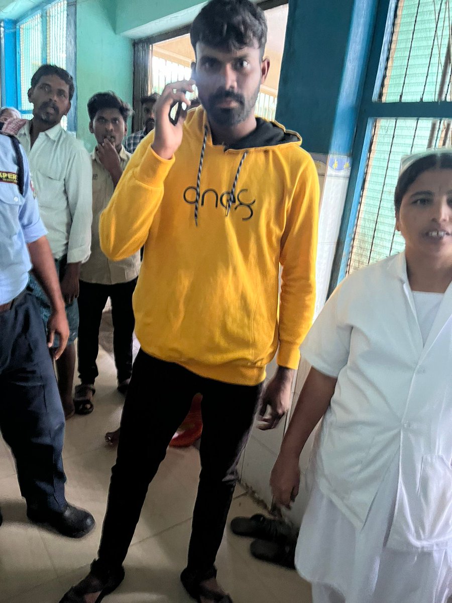 apjuda1's tweet photo. As we mourn for the death of a female doctor of the nation

As we demand for the Central Protection Act for healthcare workers 

This fellow got the audacity to assault our doctors at Government Kurnool Medical College, Andhra Pradesh https://t.co/GJjndLDLDb