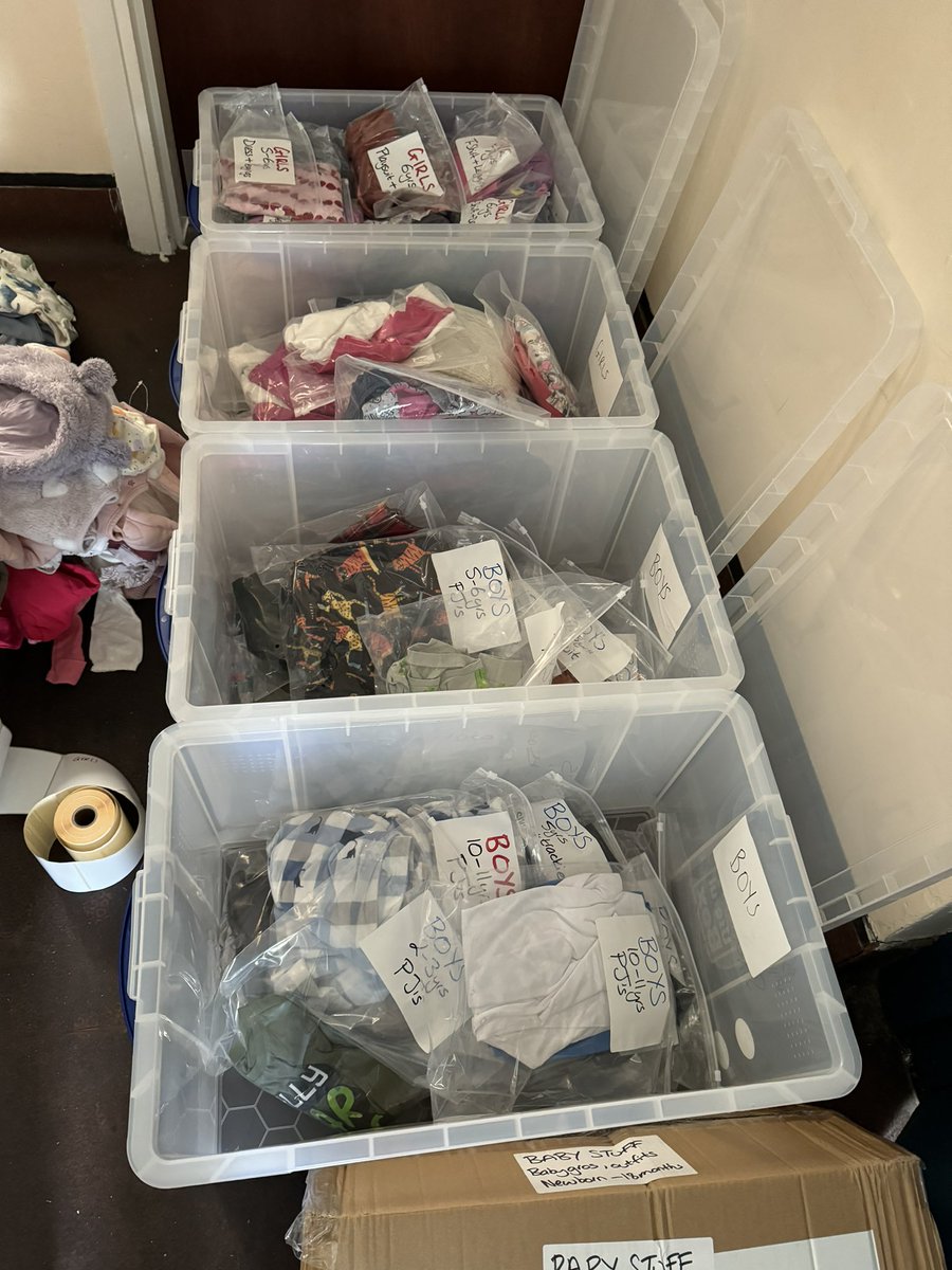 WYP_HBrear's tweet image. Well done to Kirklees  Cadet team for collecting clothing and equipment bags for children and vulnerable young adults who are taken into police protection. Special thanks to #Sainsburys for providing four boxes of new clothes Pc Baines and Sgt Clarke. 

#Protectingour vulnerable