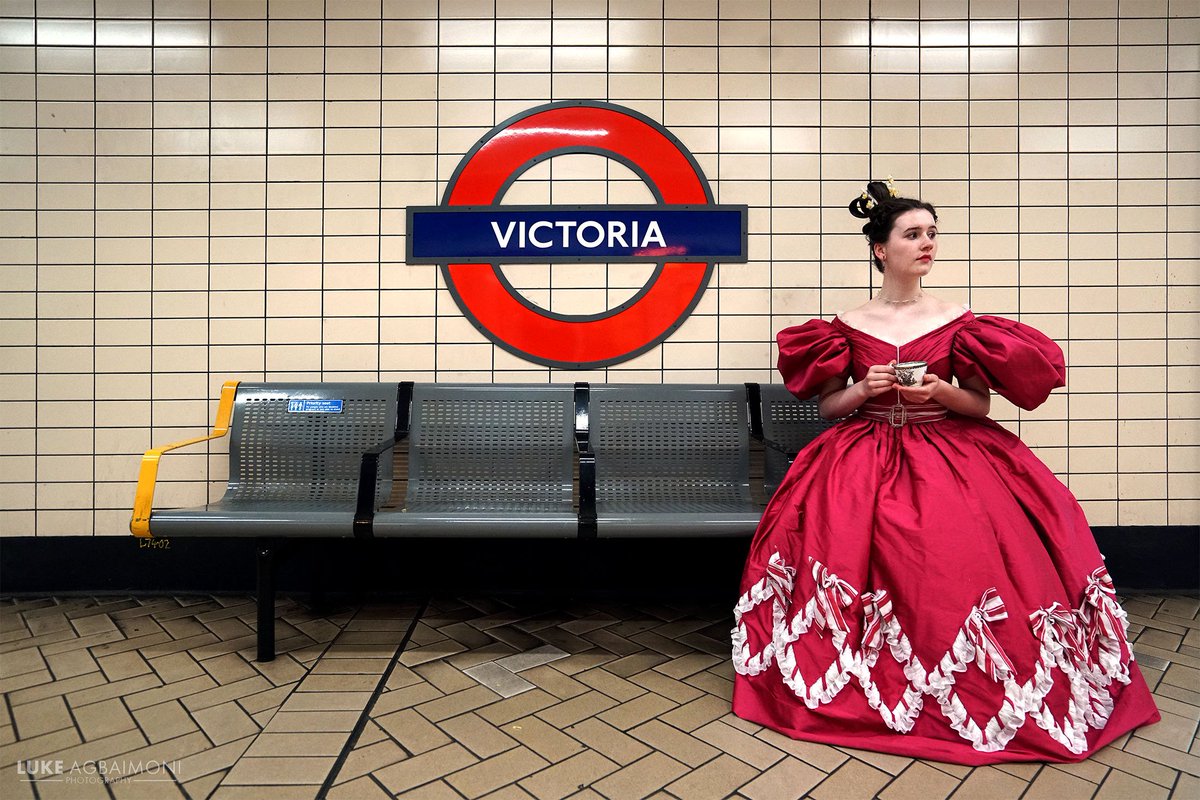 With so many people leaving twitter I wanted to reach out &amp; say hi to all those who have stayed &amp; perhaps new people as well.

I'm Luke, a photographer on an ongoing mission to capture moments at every stop on the London Underground tube map.

Pls share with those who'd enjoy