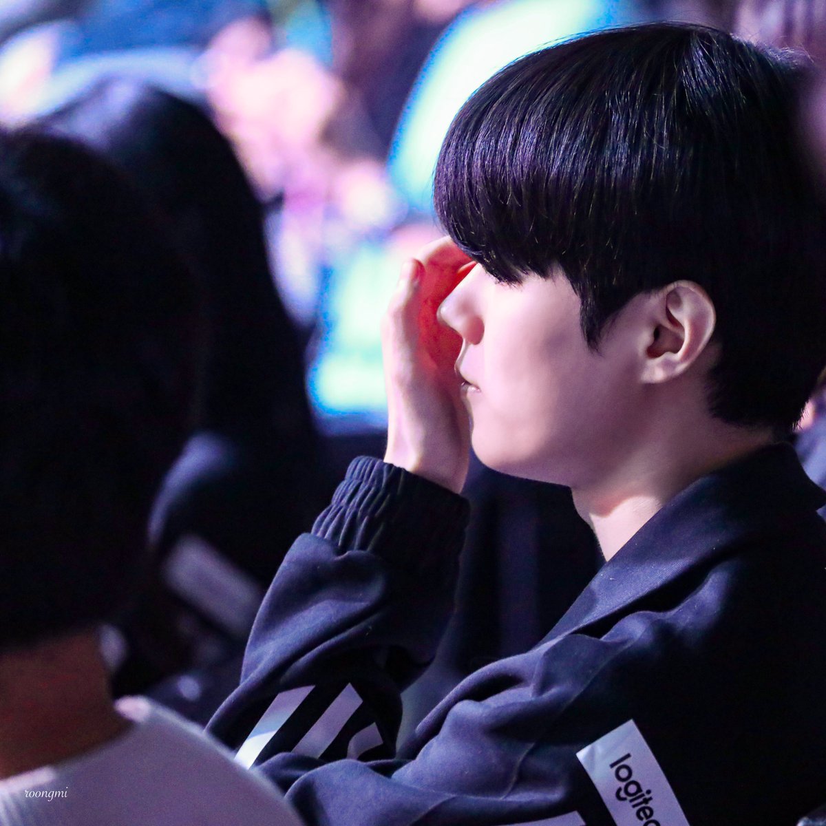 deft__s2's tweet photo. 231004 데프트 MV 상영회

#DEFT #데프트 #김혁규 https://t.co/YuRFUjDiOJ