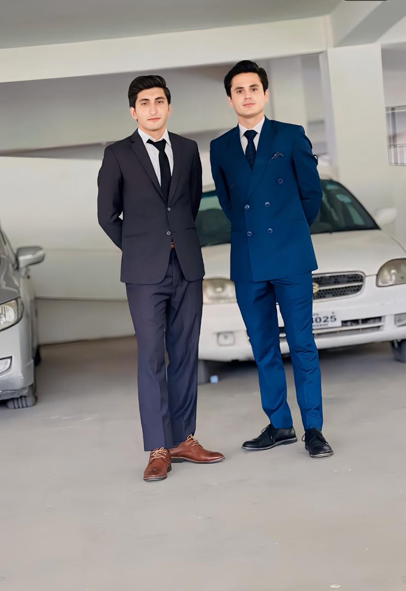 hilal_sher's tweet image. خدا کرے میری ارض پاک پر اترے
وہ فصلِ گل جسے اندیشہء زوال نہ ہو

یہاں جو پھول کھلے وہ کِھلا رہے برسوں
یہاں خزاں کو گزرنے کی بھی مجال نہ ہو
#PakistanZindabad #Pakistan #IndependenceDayPakistan #viralvideo