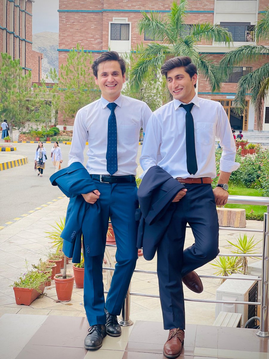 hilal_sher's tweet image. خدا کرے میری ارض پاک پر اترے
وہ فصلِ گل جسے اندیشہء زوال نہ ہو

یہاں جو پھول کھلے وہ کِھلا رہے برسوں
یہاں خزاں کو گزرنے کی بھی مجال نہ ہو
#PakistanZindabad #Pakistan #IndependenceDayPakistan #viralvideo