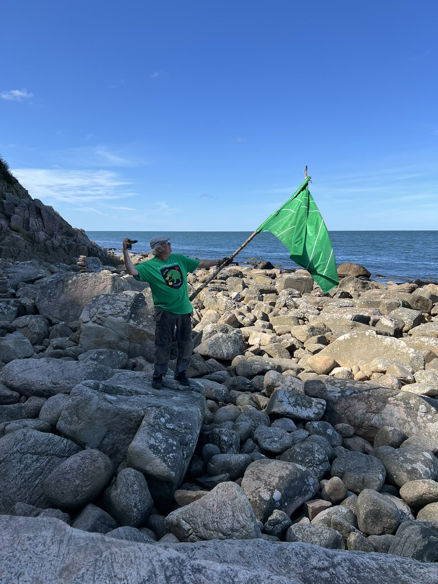 Diese Woche haben wir so viele deutsche Touristen in #Ladonien getroffen! Es war wunderbar, so viele unserer Bürger zu treffen, die die Pilgerreise nach #Nimis gemacht haben! #micronation #micronations #ladonia