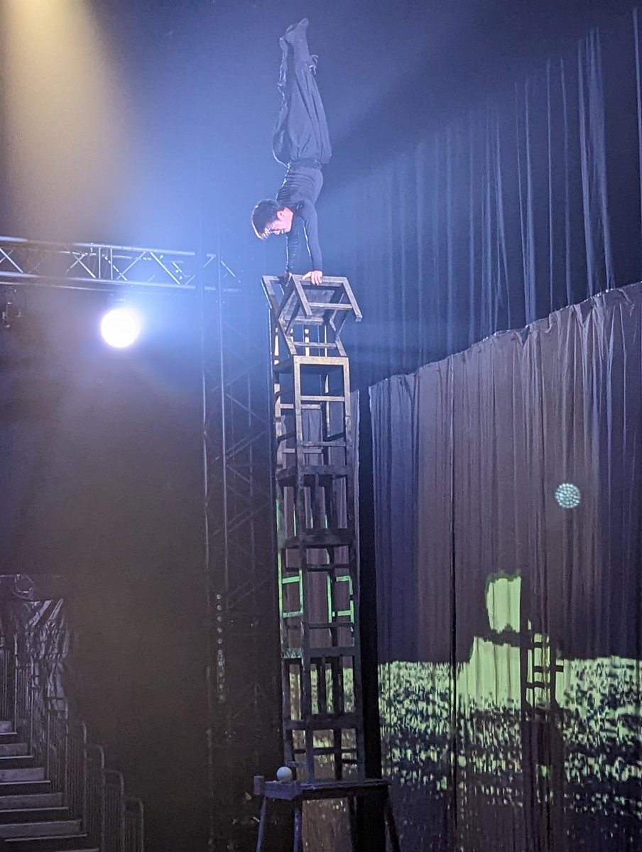 alex_m_orr's tweet photo. #YOAH these guys are amazing - a Japanese symphony of acrobatics, sound, and light - next-level circus @edfringe #underbelly #meadows #circushub #edinburgh #edinburghfringe @FollowTheCow https://t.co/g1HgXs2yPp