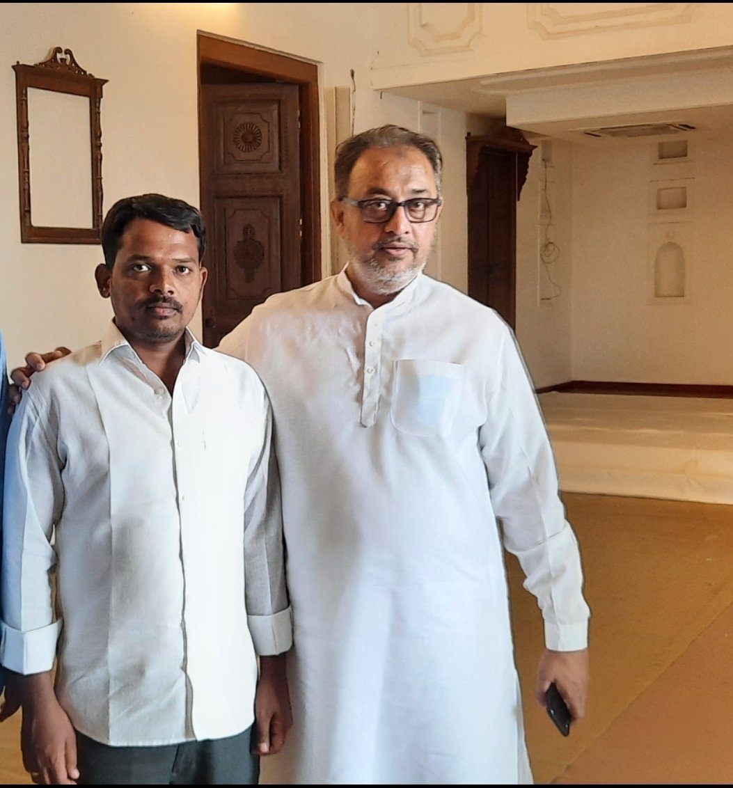 AshfaqDarood's tweet photo. Happy Birthday 🥳 To Our Dynamic Leader of Mahabubnagar Jaber Bin Sayeed Al Jabri Sahab Aimim Coordinator United Mahabubnagar Dist perstand 💐💐🎂🎂🎂🎂
@JaberSayeed 
@mahaboobaimim https://t.co/pvYdMDOnwc