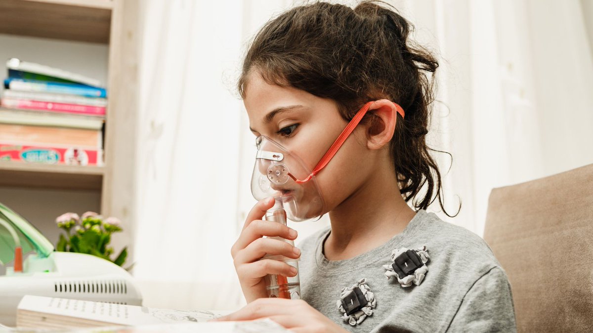 🔬 El uso frecuente de antibióticos en bebés puede aumentar el riesgo de asma. Los que ya tienen predisposición a alergias pueden experimentar una maduración alterada y retrasada de la microbiota intestinal eldebate.com/salud-y-bienes… vía <a href="/eldebate_com/">El Debate</a>