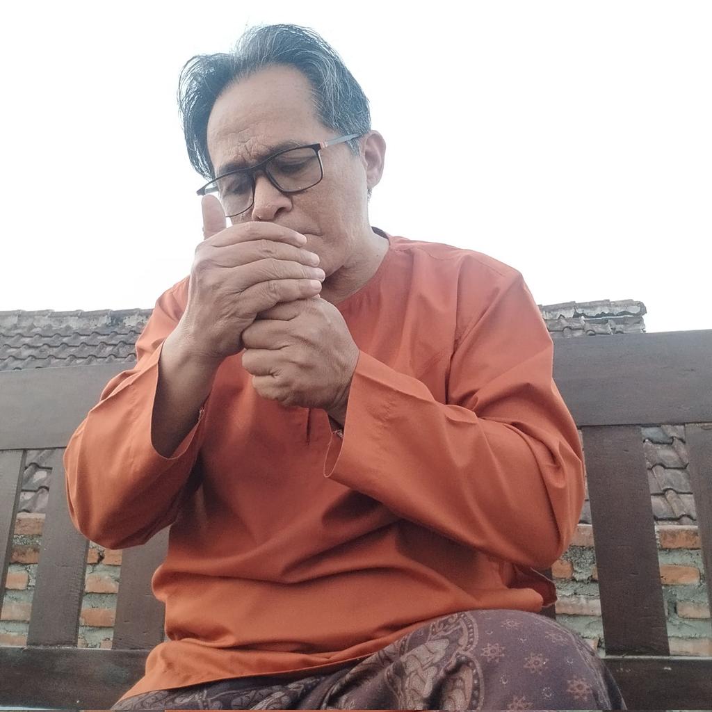 (Seorang pria yang tidak menghabiskan waktu dengan keluarganya tidak akan pernah menjadi pria sejati) -Don Vito Corleone