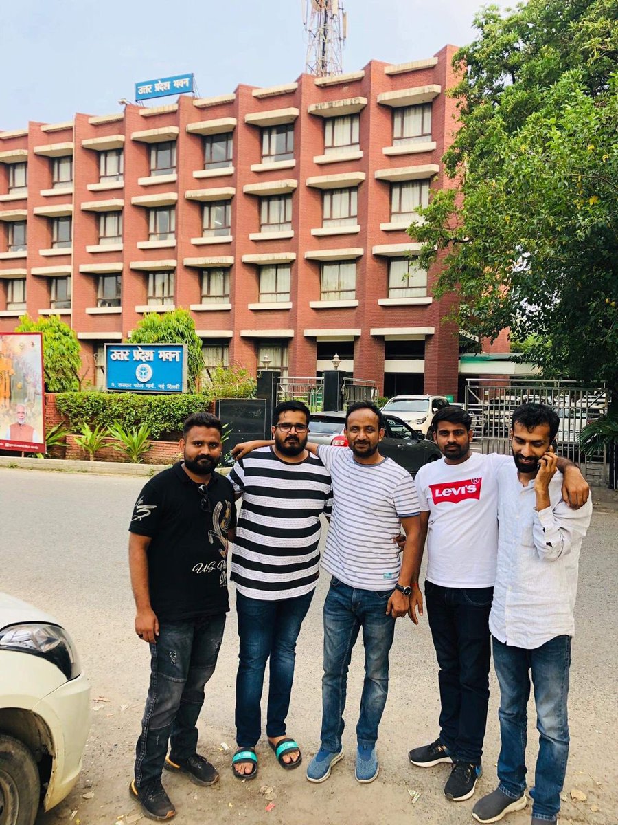 anasinbox's tweet photo. बीते दस सालों से साए की तरह साथ रहने वाले, छोटे भाई जैसे प्रिय, किसी के भी मुंह से मेरी बुराई न सुनने वाला मेरा भाई .@MasoomNabi को यौम ए पैदाइश की दिली मुबारकबाद। अल्लाह पाक से दुआ है इन खूबियों में और इज़ाफा हो। खूब तरक्की करो। लोगों की मदद करने की सलाहियत तुममें हमेशा रहे। https://t.co/SUsj076pEr