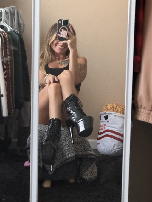 Hoping back on MFC in 10 minutes, who wants to meet Me there? #mfc #findom #stripper #myfreecams #domme<a href="/tag/myfreecams"class="tags"><span>#myfreecams</span></a><a href="/tag/politics"class="tags"><span>#politics</span></a><a href="/tag/stripper"class="tags"><span>#stripper</span></a><a href="/tag/findom"class="tags"><span>#findom</span></a><a href="/tag/domme"class="tags"><span>#domme</span></a>