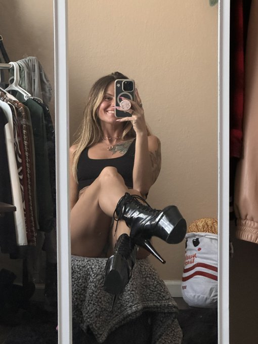 Hoping back on MFC in 10 minutes, who wants to meet Me there? #mfc #findom #stripper #myfreecams #domme<a href="/tag/myfreecams"class="tags"><span>#myfreecams</span></a><a href="/tag/politics"class="tags"><span>#politics</span></a><a href="/tag/stripper"class="tags"><span>#stripper</span></a><a href="/tag/findom"class="tags"><span>#findom</span></a><a href="/tag/domme"class="tags"><span>#domme</span></a>