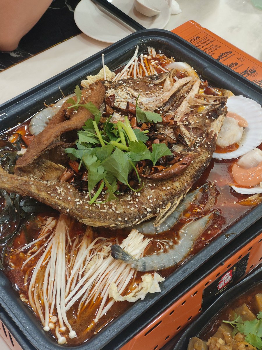 LyenC99's tweet photo. 推特本来是我拿来发癫骂人写负面心情日记的
笑死 远离垃圾人后发现 人类原来不会有那么多负面情绪
每天都在开心吃吃喝喝玩玩睡睡 💜🫎 https://t.co/GYSxKyqAwR
