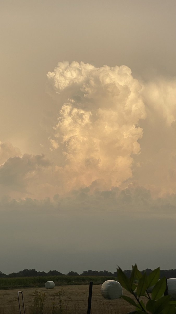 Beloofde heel wat, geen drupje gehad hier.