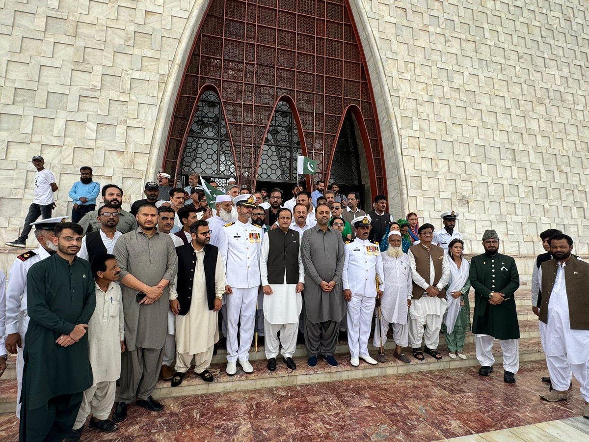 murtazawahab1's tweet photo. Visited Mazar e Quaid along with Deputy Mayor &amp; KMC City Council members to pay our respects to the great Quaid for giving us 🇵🇰 آزادی ایک بہت بڑی نعمت ہے #PakistanZindabad https://t.co/cshXS5CKjP