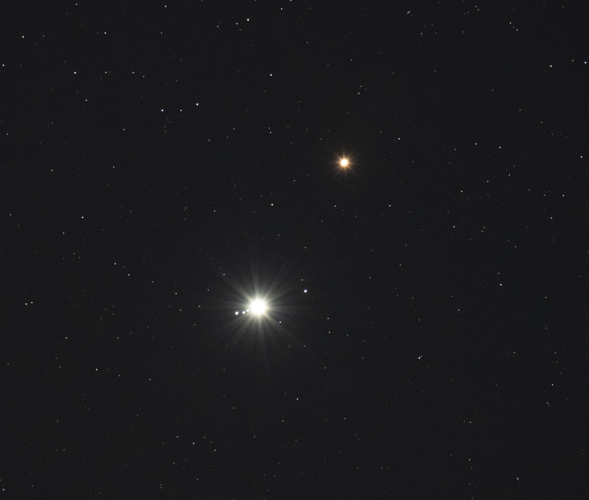 jsenniko's tweet photo. Jupitera un Marsa konjunkcija. Abi spīdekļi debesjumā pašlaik tuvu. https://t.co/ypPRUNHSVW