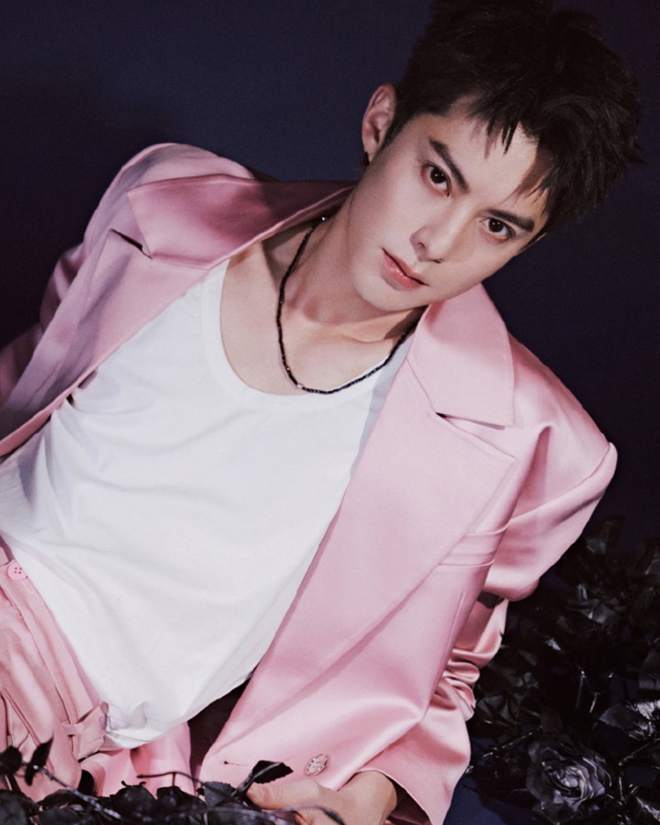 WeTVOfficial's tweet photo. Surrounded by fragrance.🥰

Check his work on WeTV👉https://t.co/zIja6tx13L

#DylanWang #王鹤棣 #GuardiansoftheDafeng #大奉打更人 #MissTheDragon #遇龙 #WeTV #WeTVAlwaysMore https://t.co/1E9IhEHOgk