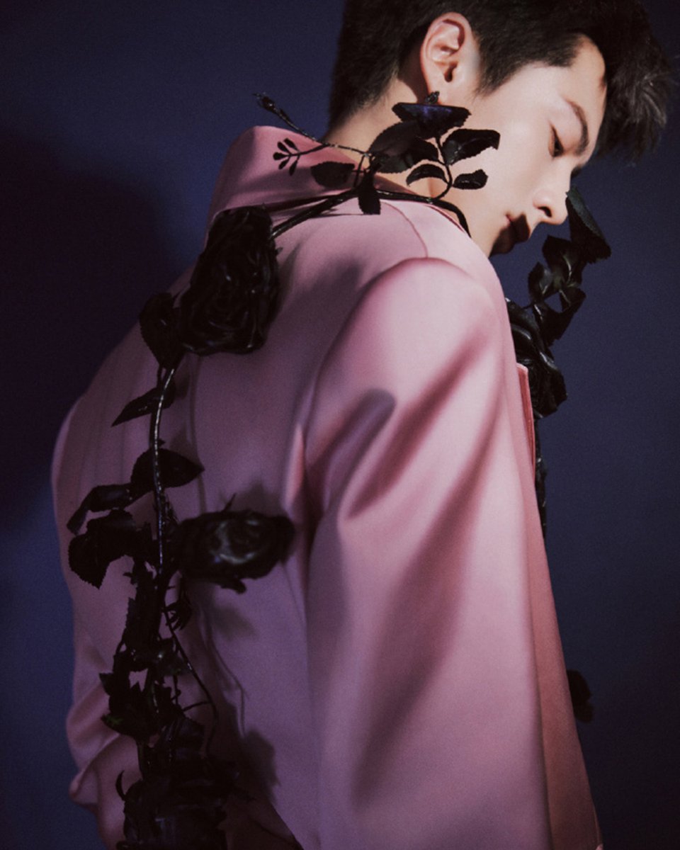 WeTVOfficial's tweet photo. Surrounded by fragrance.🥰

Check his work on WeTV👉https://t.co/zIja6tx13L

#DylanWang #王鹤棣 #GuardiansoftheDafeng #大奉打更人 #MissTheDragon #遇龙 #WeTV #WeTVAlwaysMore https://t.co/1E9IhEHOgk