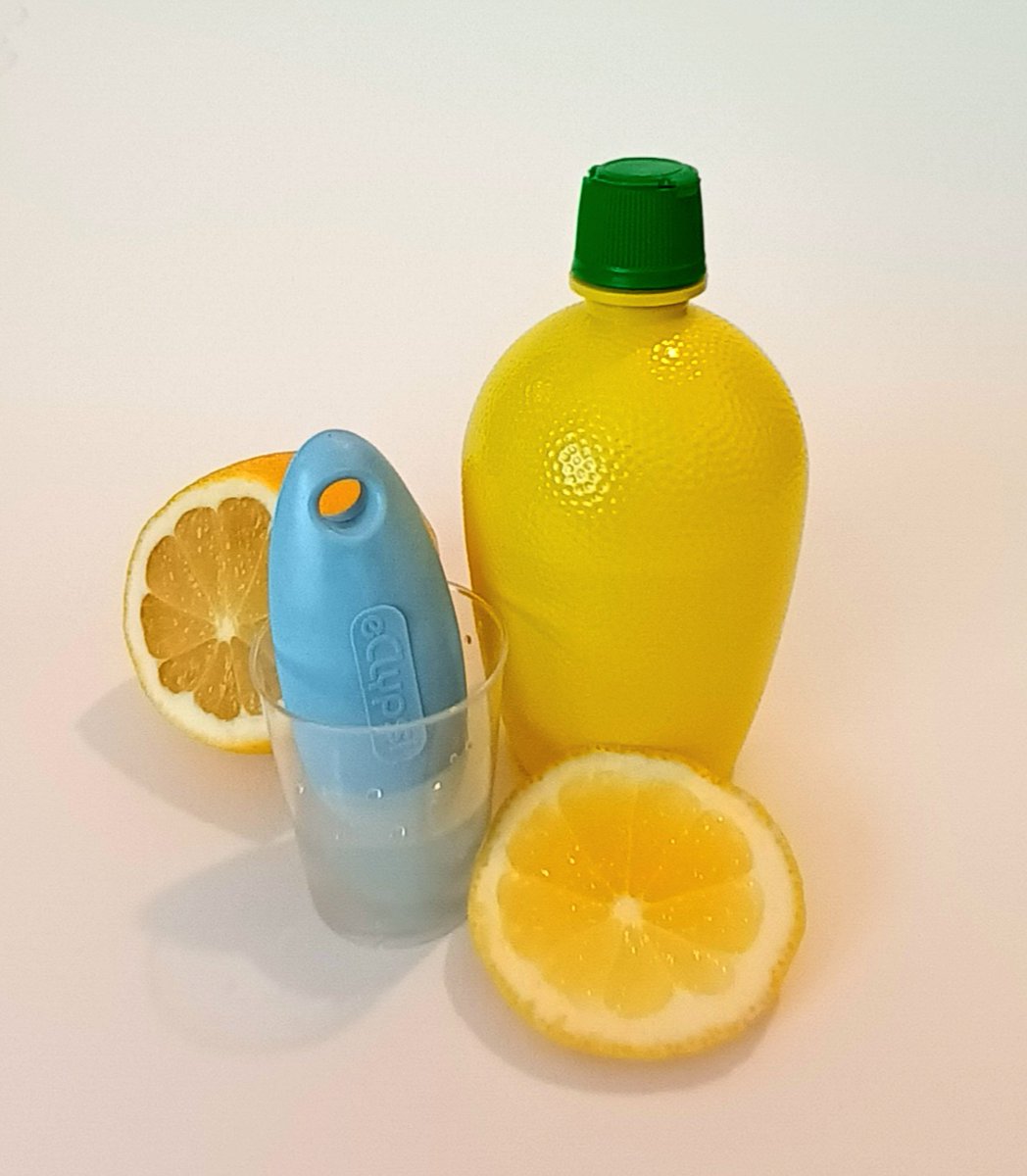 ZaroPresse's tweet photo. Wenn  Zitronensaftkonzentrat problemlos pur zu trinken ist, dann schmeckt man  die energetische Strukturierung, ohne Vitalisierung bleibt  Zitonensaftkonzentrat ungeniessbar, Energie lässt sich durchaus  schmecken.... https://t.co/CXjy67jwxq