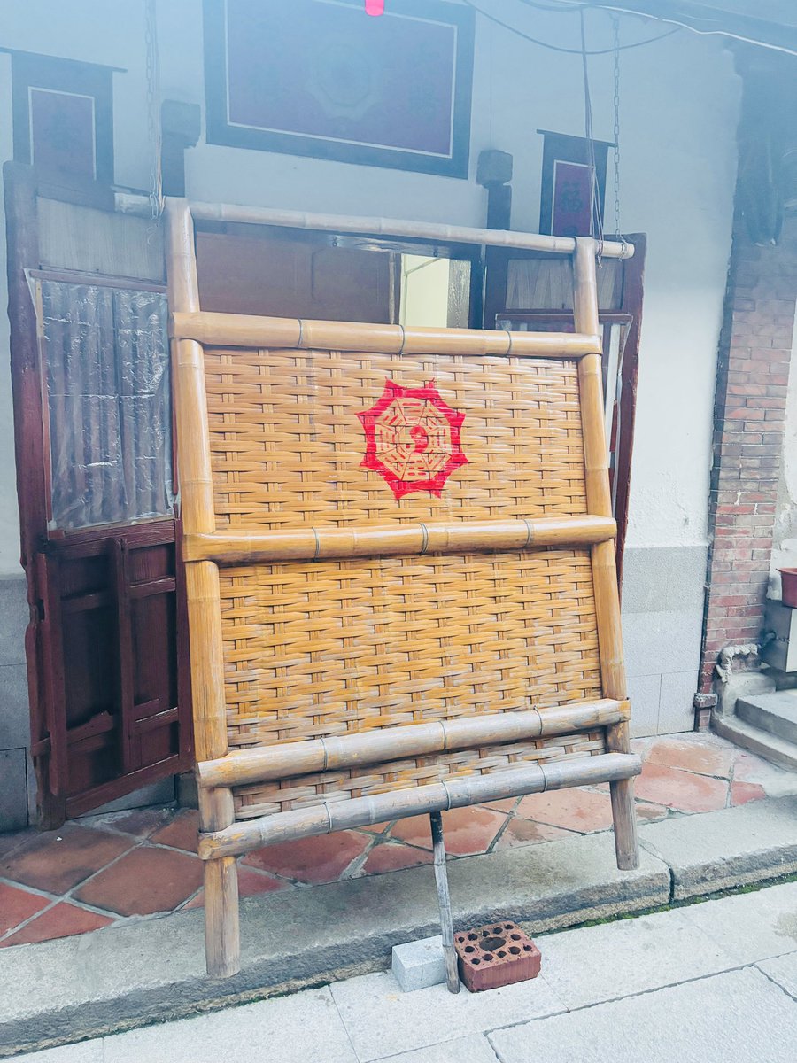 LuyingTV's tweet photo. 考一考：這是什麼風俗呢？(拍攝於漳州) https://t.co/qMP6FIvRnp