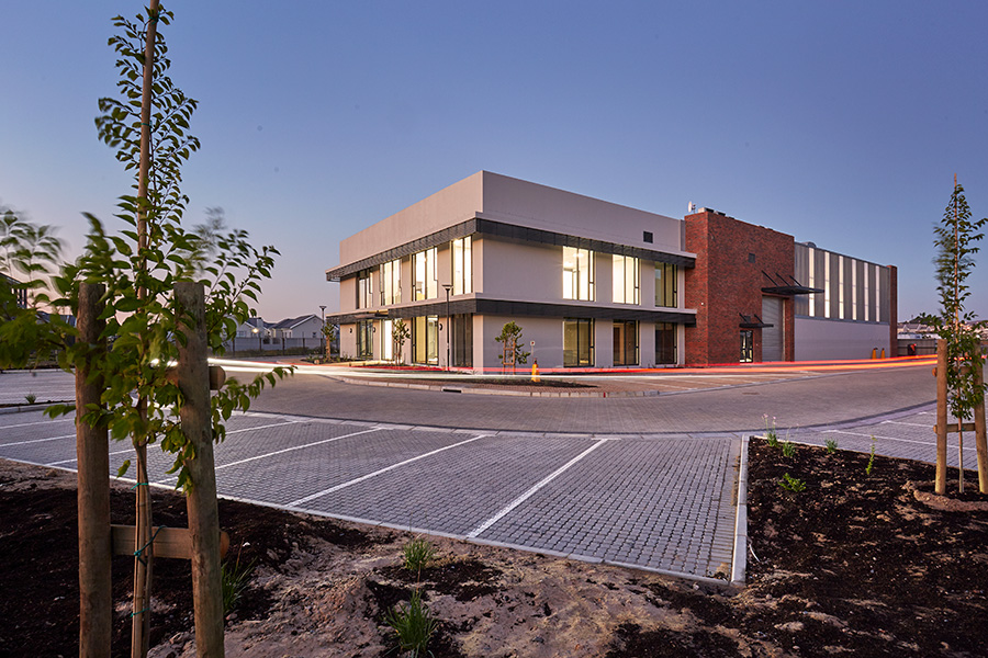 VDMVprop's tweet photo. With strategic positioning and state-of-the-art facilities, The Ossur project was designed to enhance efficiency and growth for businesses in the area.

#VDMV #Ossur #capetown #RealEstateInnovation #propertydevelopment #property #business #capetownbusiness #propertybroker https://t.co/QOT7dMdzHz