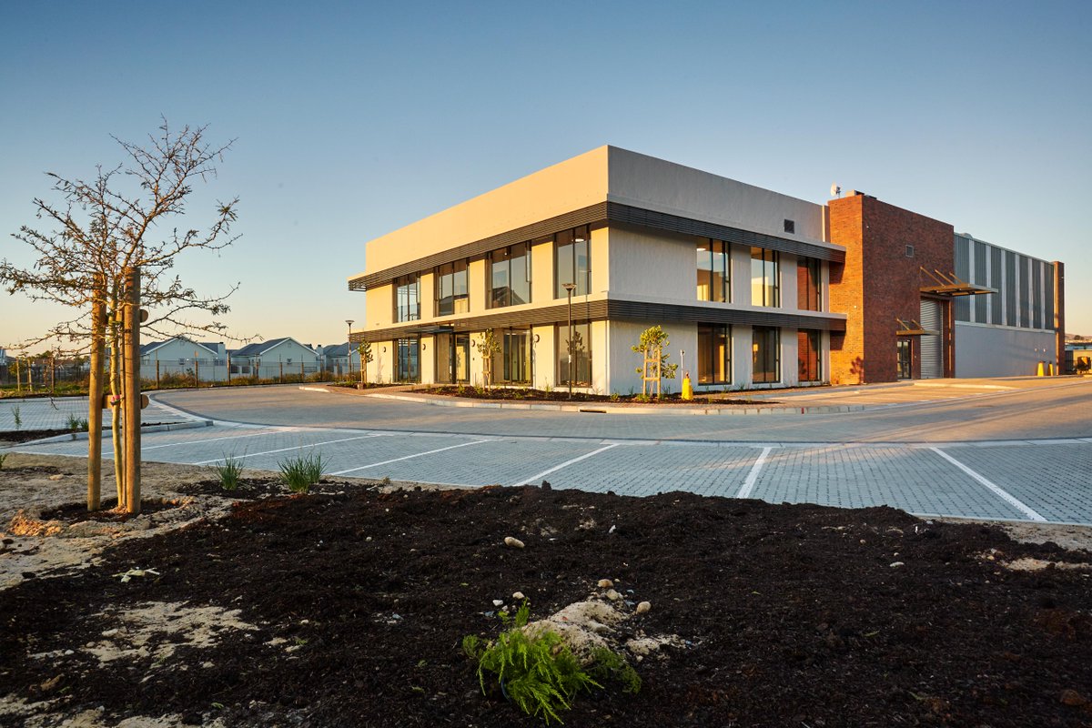 VDMVprop's tweet photo. With strategic positioning and state-of-the-art facilities, The Ossur project was designed to enhance efficiency and growth for businesses in the area.

#VDMV #Ossur #capetown #RealEstateInnovation #propertydevelopment #property #business #capetownbusiness #propertybroker https://t.co/QOT7dMdzHz