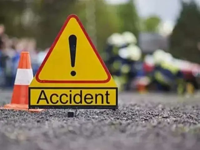 BiIndia's tweet image. Mumbai hit-and-run: SUV fatally runs over auto-rickshaw driver, injures his friend at Versova beach

#MumbaiHitAndRun #VersovaBeach 

businessinsider.in/india/news/mum…