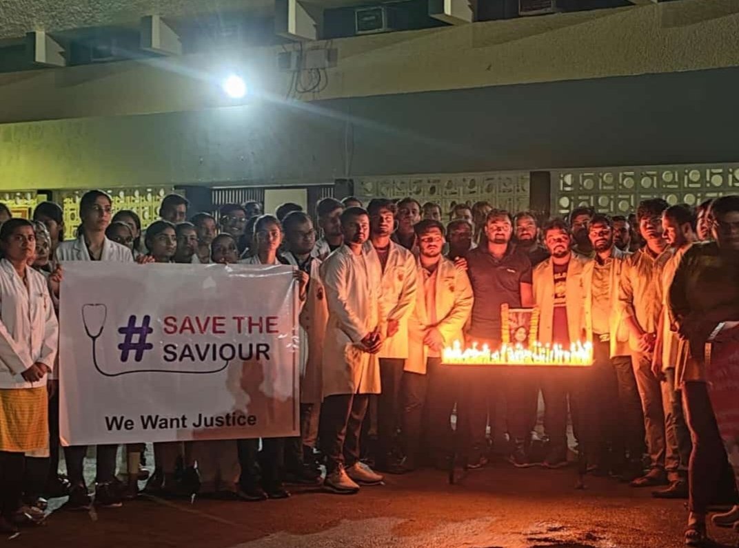 Bivash_OfficiaL's tweet image. Now it's our prime duty to condemn the heinous crime happened in west Bengal ...
Repost maximum if you agree 👍 💯 
#KolkataDoctor
#DoctorProtest
#Nirbhya2
#BENGAL_HORROR